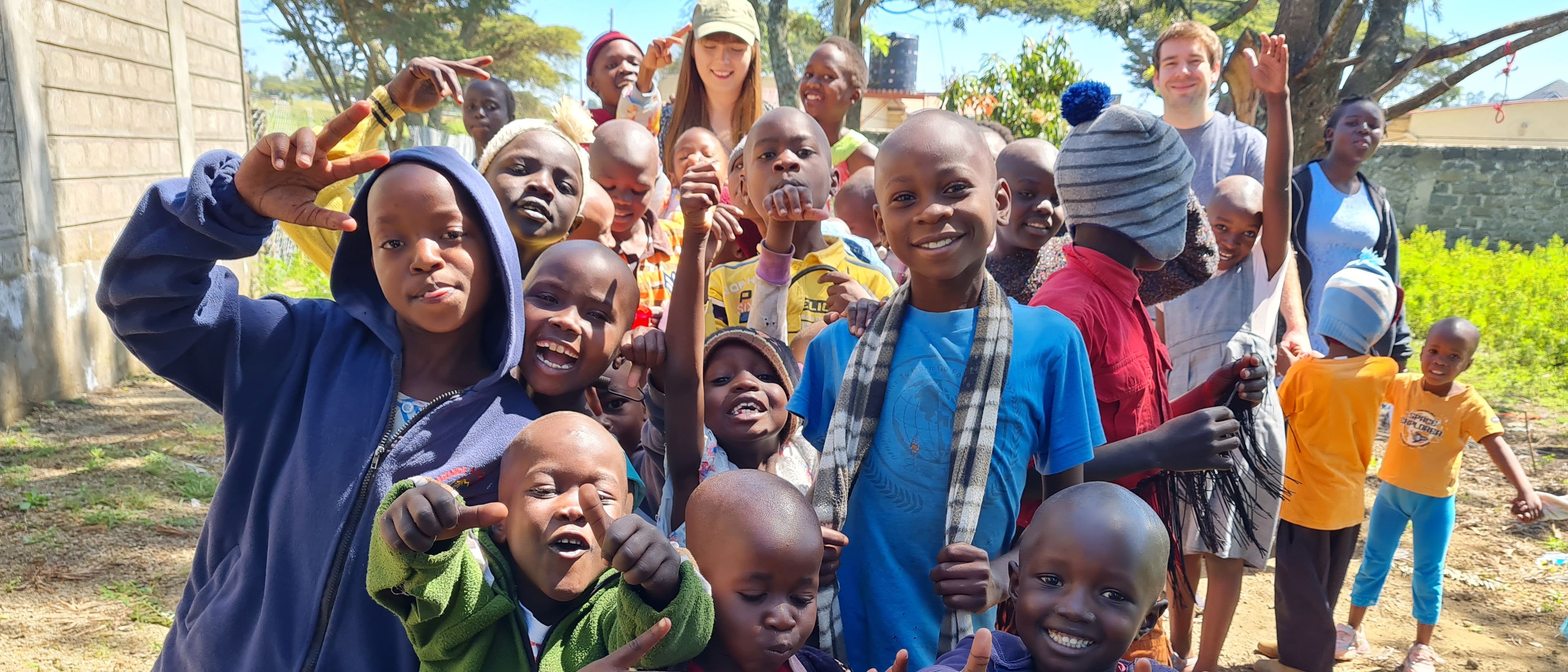 Die Kinder des Waisenhauses in Kenia freuen sich