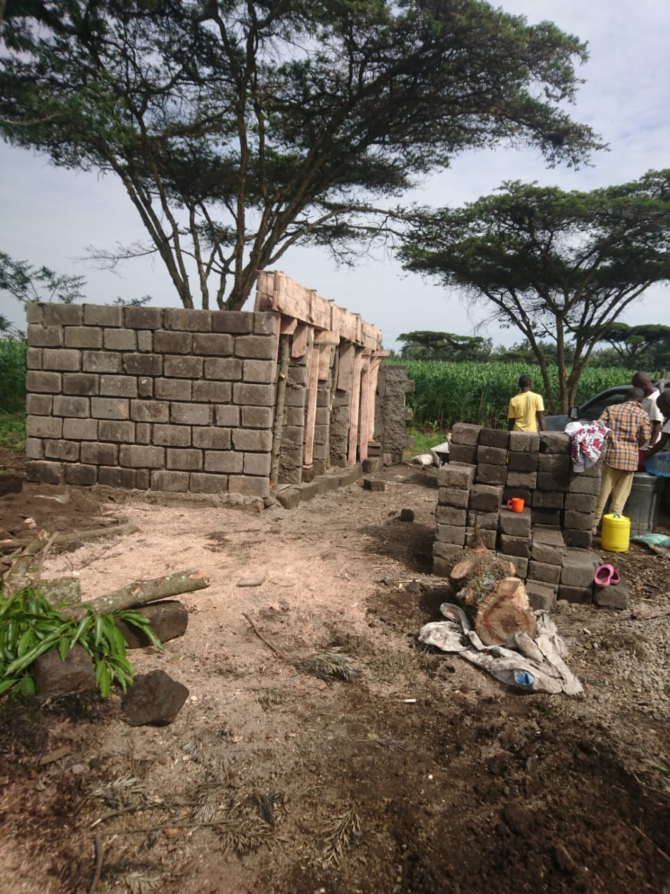 Bau des Sanitärhauses für das Waisenhaus