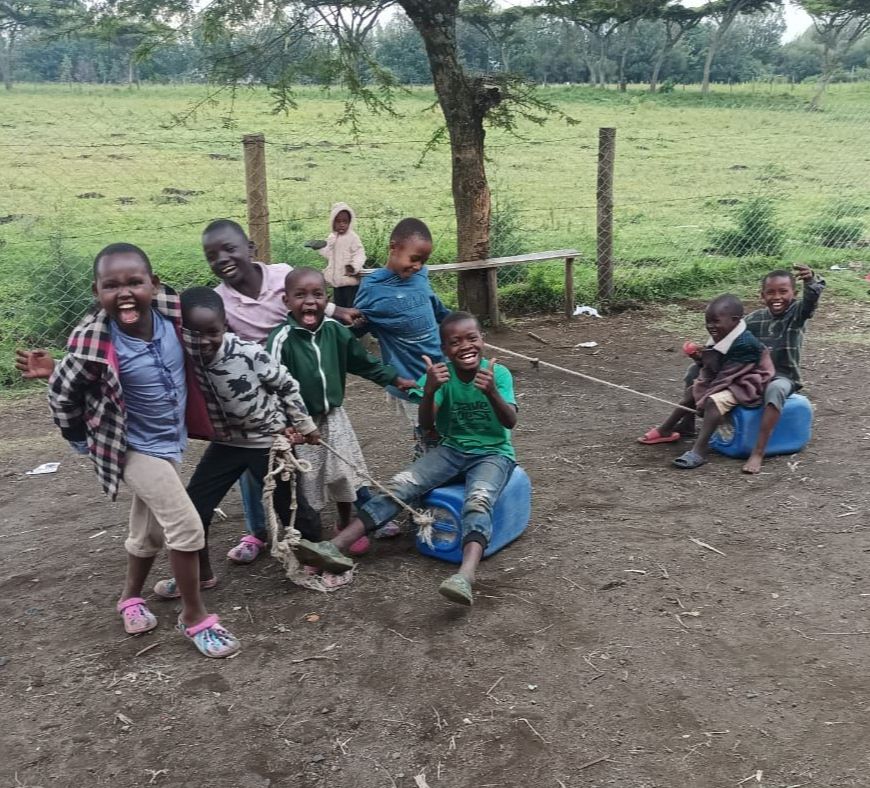Im Waisenhaus in Afrika wird zusammen gespielt