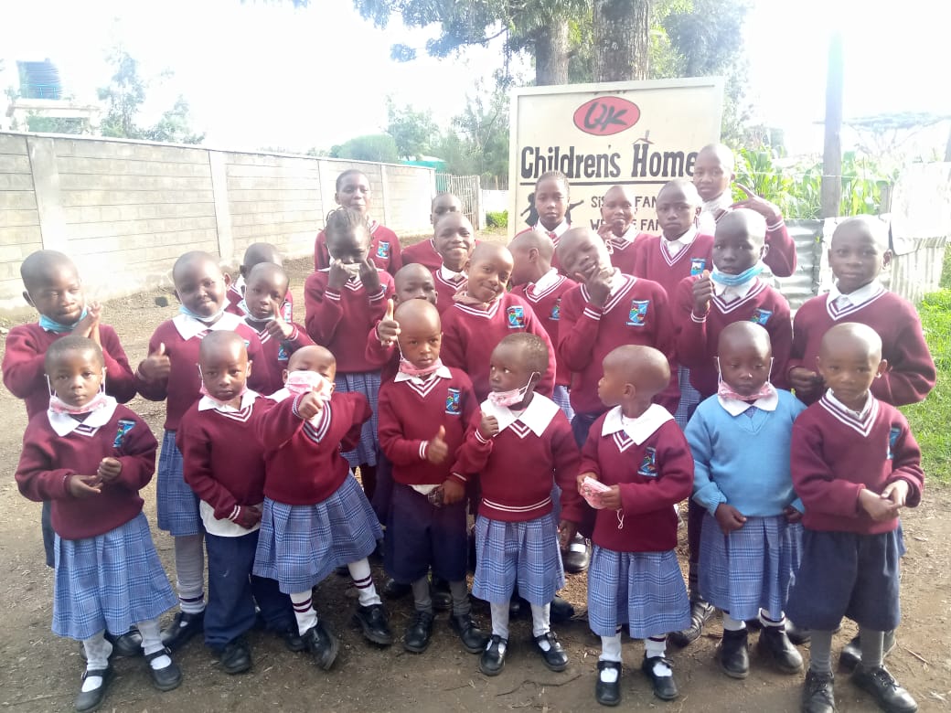 Schulstart für die Kinder in Kenia